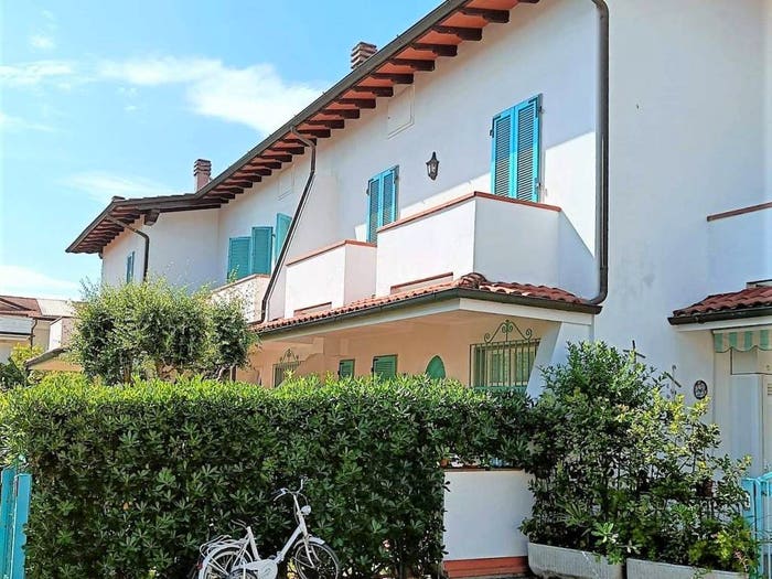 Casa quadrilocale in vendita in Marina di Massa Centro, Massa