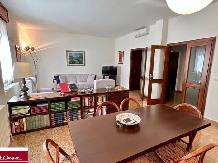 Appartamento quadrilocale in vendita in Via Guglielmo Mac Alister, Centro Storico, Ferrara