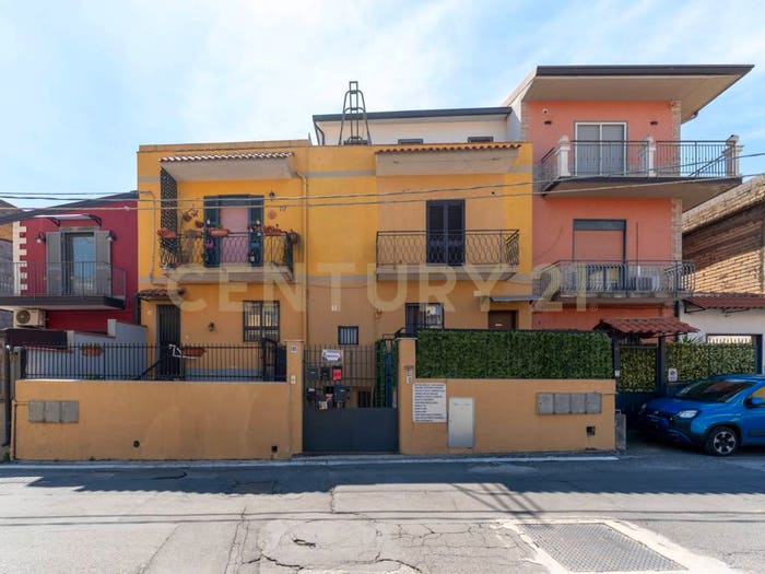 Appartamento con 6 locali in vendita in Stradale Cravone, San Giorgio, Catania