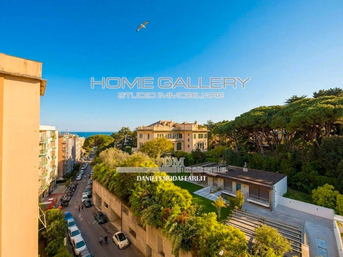 Appartamento con 6 locali in vendita in Via Luigi Arnaldo Vassallo, Albaro, Genova