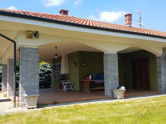 Casa con 6 locali in vendita in Via Lago, Centro, Alice Castello
