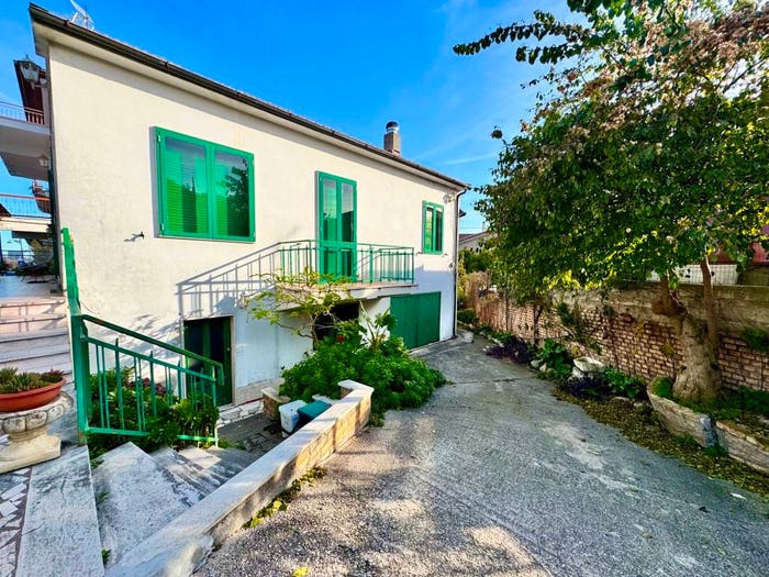 Casa quadrilocale in vendita in Via Dante Alighieri, Centro, Cepagatti