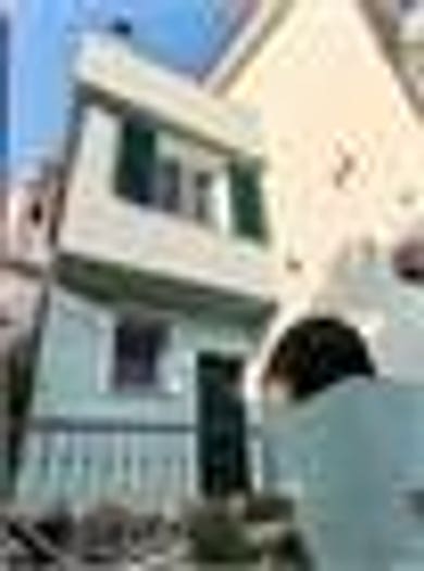 Appartamento con 5 locali in vendita in Piazza Aprile, Centro, Villa Faraldi