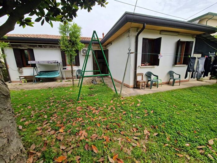 Casa con 5 locali in vendita in Olmo, Martellago