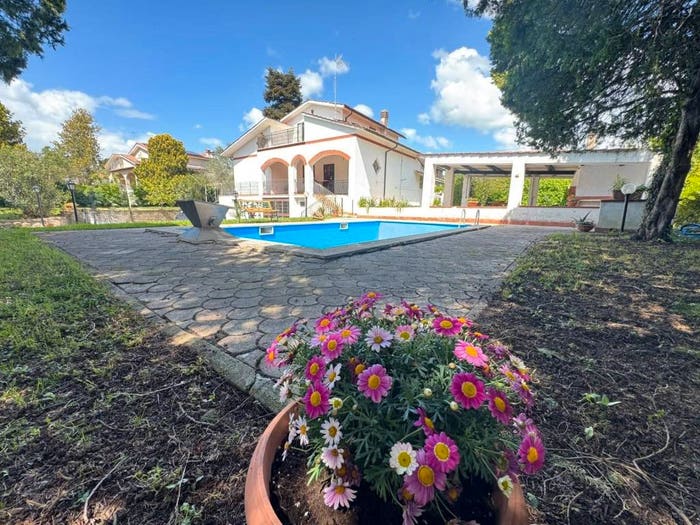 Casa con 6 locali in vendita in Via Ponte Valle Trave, Centro, Anguillara Sabazia
