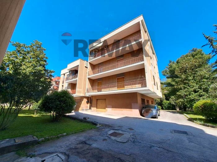 Appartamento con 6 locali in vendita in Centro, Matera