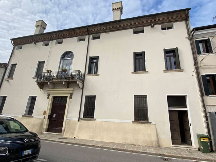 Casa con 6 locali in vendita in Centro, Lendinara