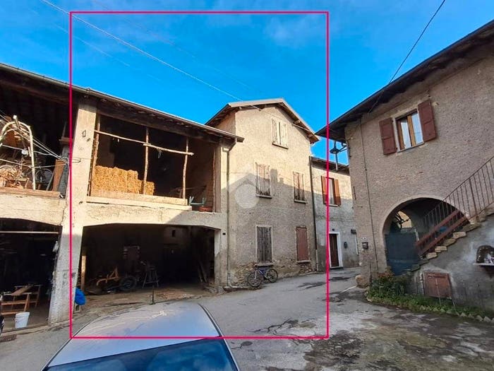 Casa con 5 locali in vendita in VIA MAGGIOLINO, Rogeno