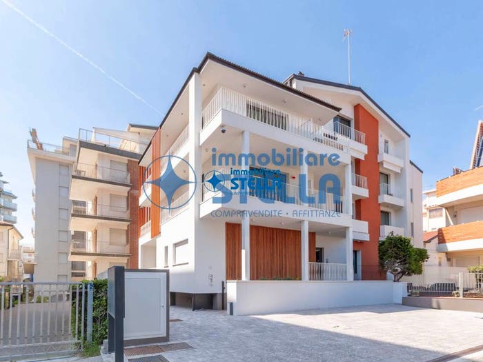 Appartamento trilocale in vendita in Via Bafile Accesso al Mare, Lido Centro Ovest, Jesolo