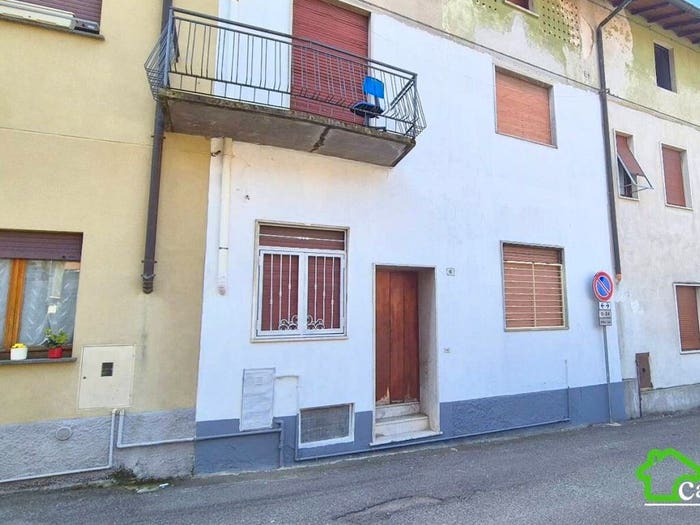 Casa quadrilocale in vendita in Via Roma, Fenegrò