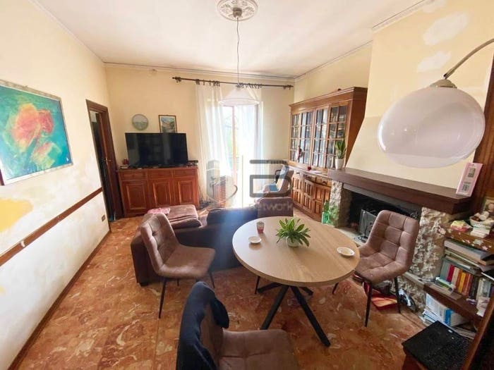 Casa con 6 locali in vendita in Via Mulazzo, Avenza, Carrara