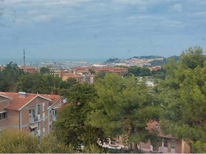 Appartamento quadrilocale in vendita in Posatora, Ancona