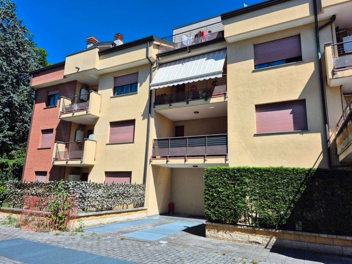 Appartamento trilocale in vendita in Via Ada Negri, Centro, Carugo