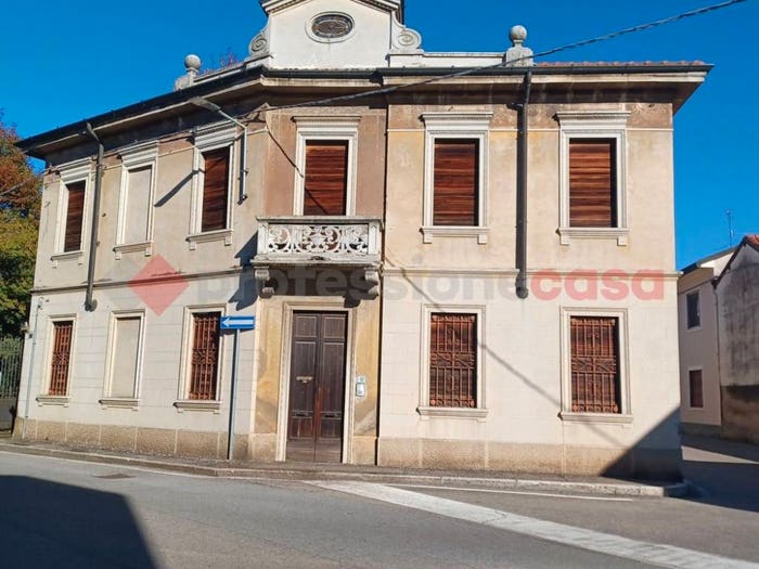 Casa con 6 locali in vendita in Via Garibaldi, Centro, Inveruno