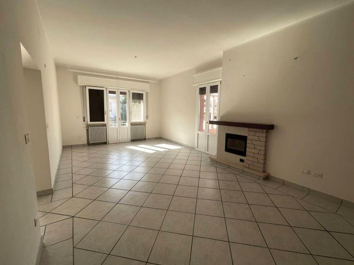 Appartamento con 6 locali in vendita in Spazzoli Medaglie D'Oro, Forlì