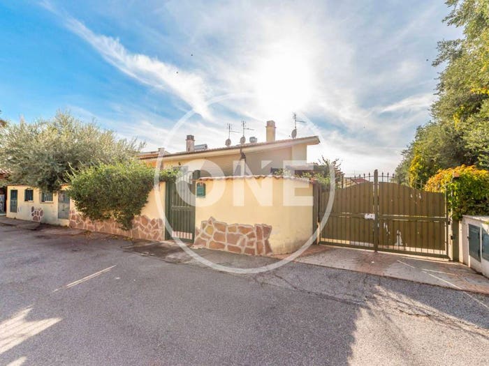 Casa quadrilocale in vendita in Via Bolotana, Rocca Cencia, Roma