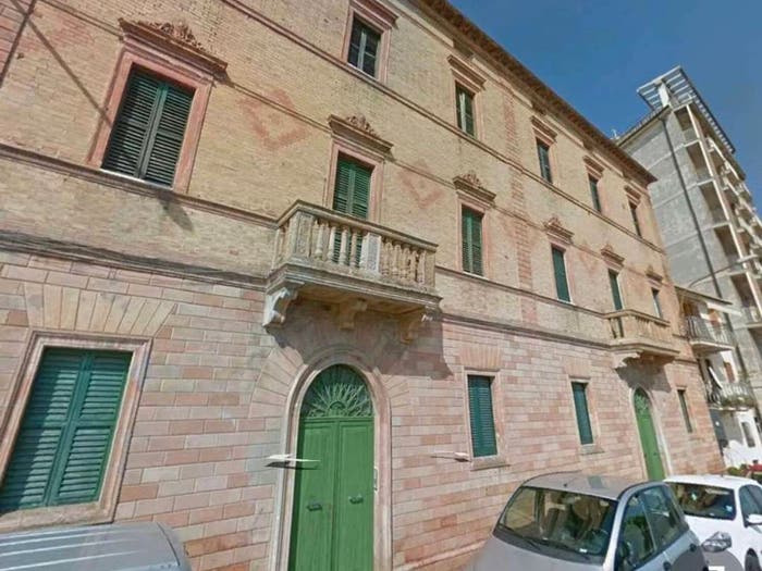 Appartamento con 6 locali in vendita in Via Giacomo Leopardi, Centro, Osimo