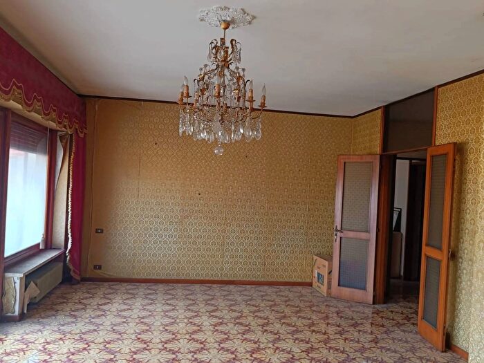 Appartamento con 6 locali in vendita in Via Roma, Caserta