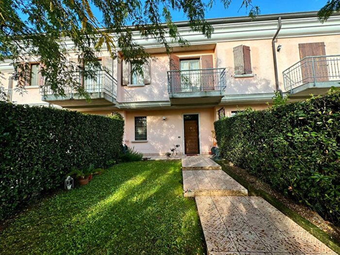 Casa trilocale in vendita in Via Giuseppe Verdi, Centro, Pozzolengo