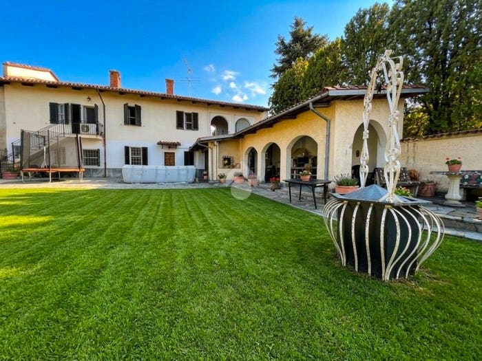 Casa con 6 locali in vendita in Frazione San Pietro, San Pietro, Piovà Massaia