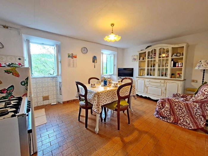 Casa con 6 locali in vendita in Via G Vassale No Number, Pugliola Solaro, Lerici