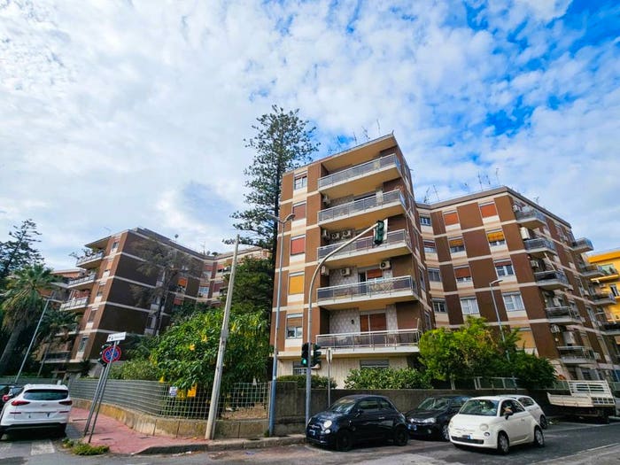Appartamento trilocale in vendita in Viale Regina Margherita, Regina Margherita Torrente Trapani, Messina