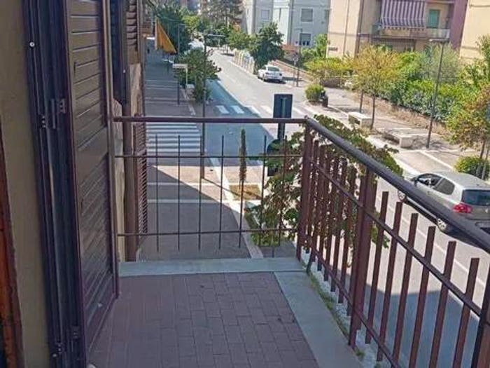 Appartamento trilocale in vendita in Via Del Risorgimento, Centro, Poggibonsi