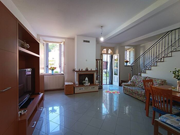 Casa con 5 locali in vendita in Barga