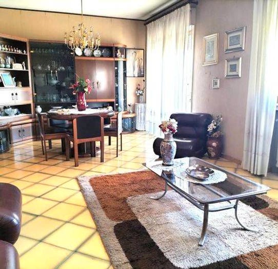 Casa con 6 locali in vendita in Via Nunzio Maccarrone, Centro, Giarre