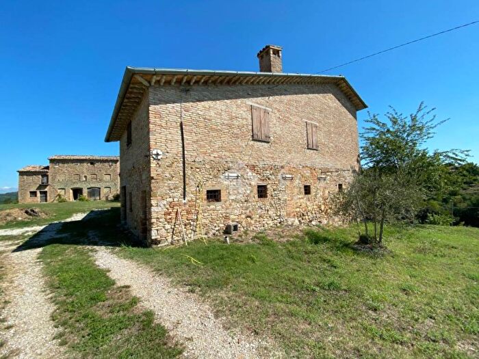 Casa con 5 locali in vendita in Viale Carlo Fortebracci, Centro, Montone