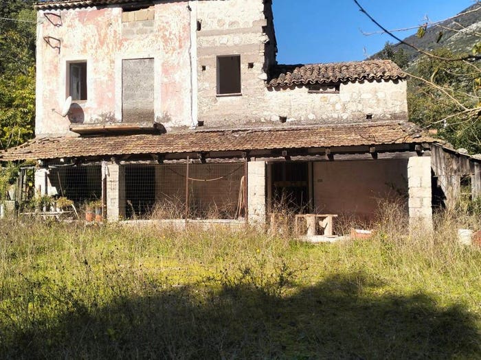 Casa quadrilocale in vendita in Via Vardito, Fondi