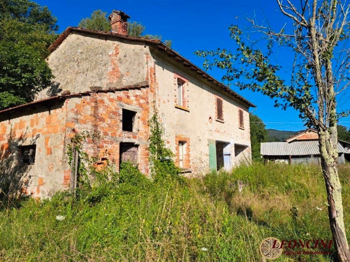 Casa con 6 locali in vendita in Via Ponte Teglia, Pontremoli