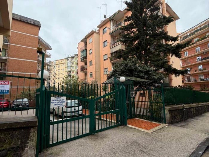 Appartamento quadrilocale in vendita in Via E A Mario, Arenella, Napoli