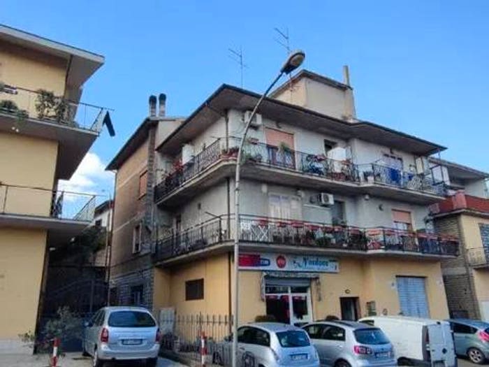 Appartamento trilocale in vendita in Via Civita Castellana, Centro, Corchiano
