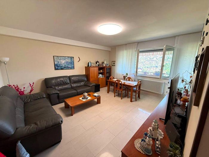 Appartamento quadrilocale in vendita in Via Pola, Tavernola, Como