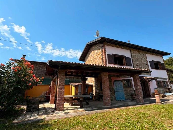 Casa quadrilocale in vendita in CASELASCA, San Giovanni San Bernardino, Bettola