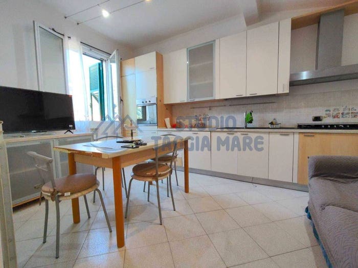 Appartamento trilocale in vendita in PIAZZA GARIBALDI, Centro, Camporosso