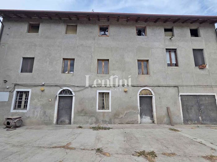 Casa con 5 locali in vendita in Via Carlo Ceronetti, Porta Milano, Casale Monferrato