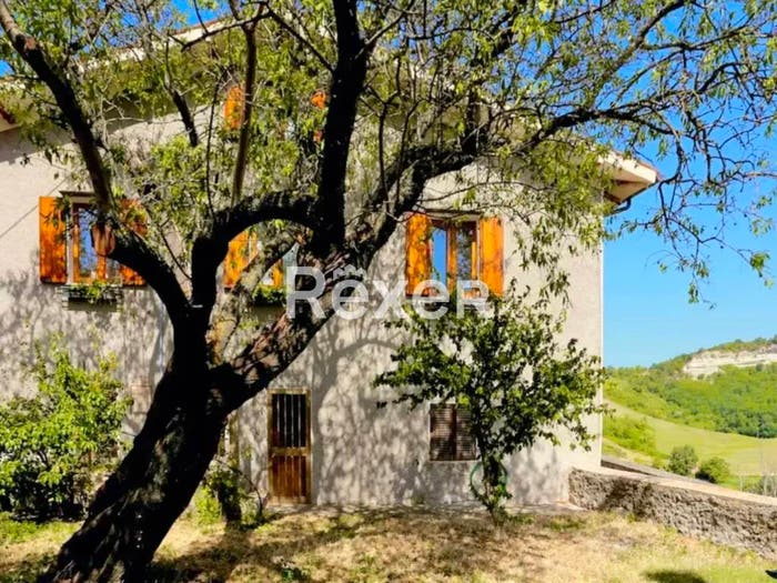 Appartamento trilocale in vendita in Frazione Monterolo, Pergola