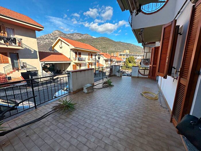 Appartamento bilocale in vendita in Via Urivei, Centro, Toirano