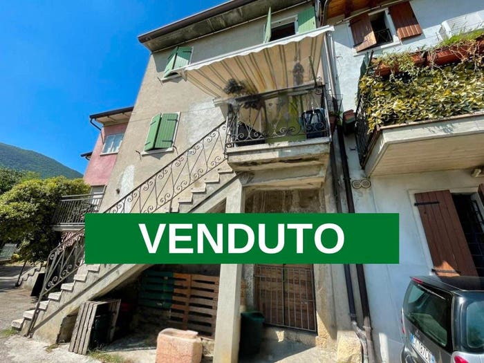Casa quadrilocale in vendita in PIAZZA STRINGA, Centro, Caprino Veronese