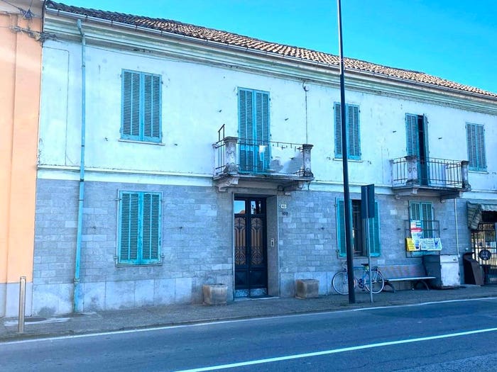 Casa con 6 locali in vendita in Corso Acqui, Nizza Monferrato