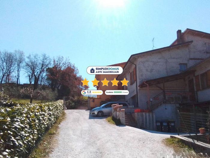 Appartamento con 6 locali in vendita in Via Martiri della Libertà, Centro, Nocera Umbra