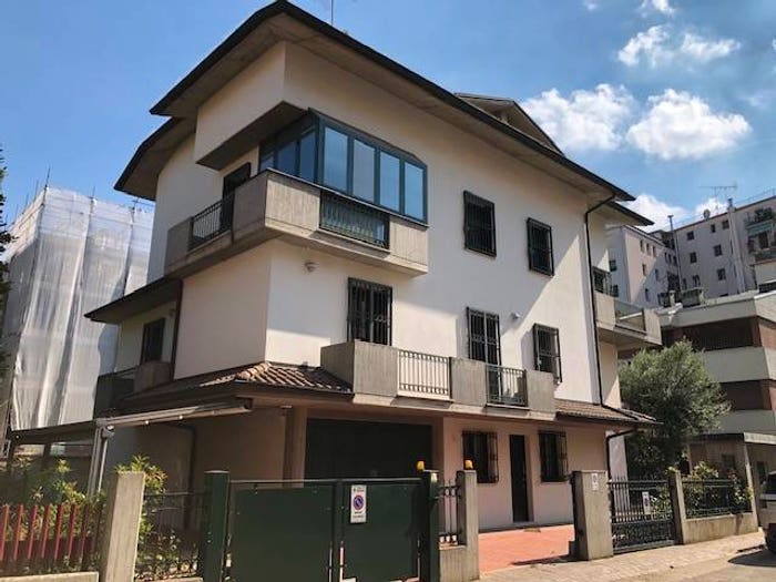 Casa con 6 locali in vendita in Via Bellinzona, Sant'Agnese Università, Modena