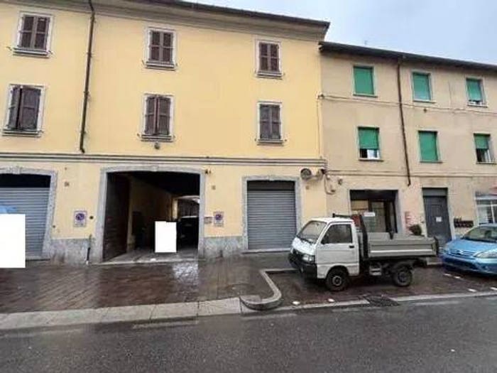 Casa in vendita in Via Francesco Cusani, Centro, Carate Brianza