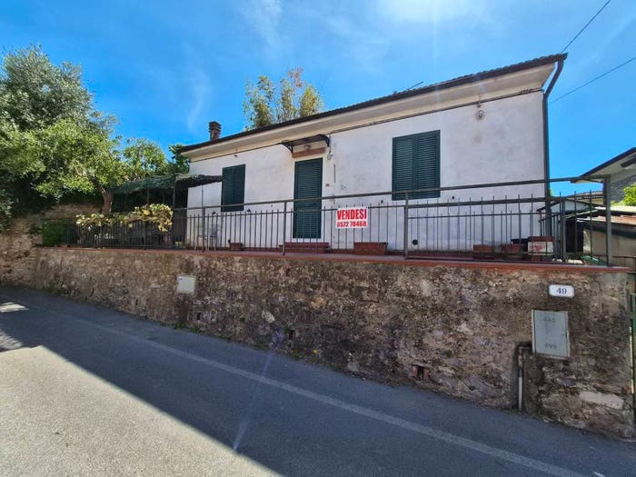 Casa quadrilocale in vendita in Piazza dei Martiri, Cintolese, Monsummano Terme