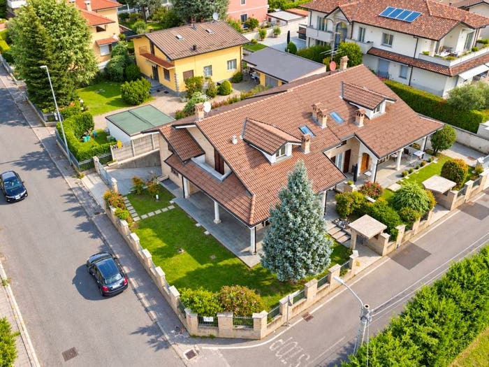 Casa con 5 locali in vendita in Via Martin Luther King, Lazzate