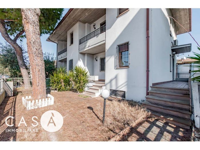Casa con 5 locali in vendita in Viale Gino Cecchini, Porto Canale di Ponente, Cesenatico
