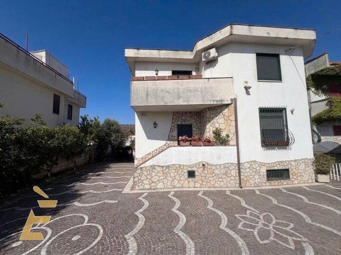 Casa quadrilocale in vendita in Viale dei pini sud, Varcaturo, Giugliano in Campania