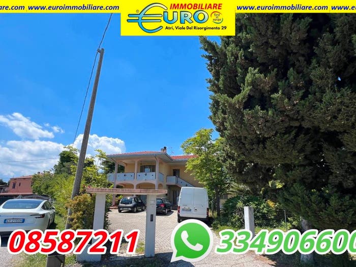 Casa con 6 locali in vendita in Via Alcide De Gasperi, Notaresco